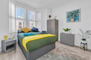 Spacious 3 Bedroom Contractor and Family Home - 5