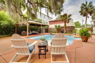 Walk to Beach! Romantic 'Deja View' Apt in Biloxi - 0