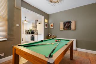 2BR Cozy Retreat - Pool Table - Wifi - Sleeps 7 - 9