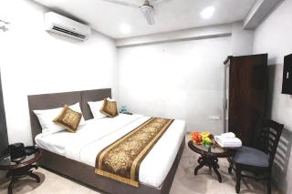 Hotel White Stone' Delhi Anand Vihar railway station - 0