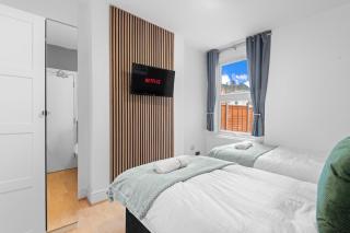 Stylish & Spacious 3-Bed Home, Contractors & Groups Welcome, Free Parking - 2