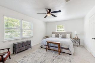 Lake Grove Retreat - 1