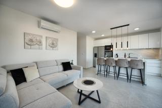 Penthouse Mare - Rooftop and Pool - 9