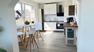 Günzburg, eine wunderschöne ca 10 min von Legoland entfernt,Sonnige Familienfreundliche, große Wohnung 100 m2, fürs erste Frühstück gefüllten Kühlschrank,wunderschönen Balkon, Whirlpool im Garten, privaten Parkplatz My Luxury Apartments - 3