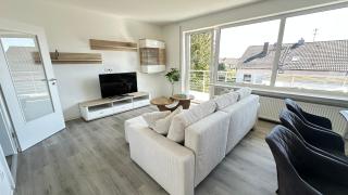 Günzburg, eine wunderschöne ca 10 min von Legoland entfernt,Sonnige Familienfreundliche, große Wohnung 100 m2, fürs erste Frühstück gefüllten Kühlschrank,wunderschönen Balkon, Whirlpool im Garten, privaten Parkplatz My Luxury Apartments - 8