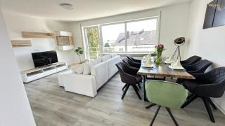 Günzburg, eine wunderschöne ca 10 min von Legoland entfernt,Sonnige Familienfreundliche, große Wohnung 100 m2, fürs erste Frühstück gefüllten Kühlschrank,wunderschönen Balkon, Whirlpool im Garten, privaten Parkplatz My Luxury Apartments - 5