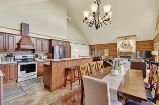 New! Cozy Log Chalet Near Slopes + Hot Tub - 1