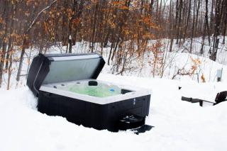 NEW! Beautiful Log Chalet | Hot Tub & Pool Table - 9