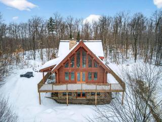 NEW! Beautiful Log Chalet | Hot Tub & Pool Table - 0