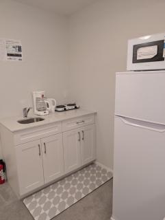 Modern Private Suite - Quiet & Central Winnipeg - 2