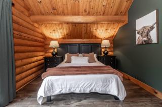 NEW! Grand Timber Chalet - Hot Tub & Billiard - 4