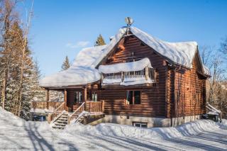 NEW! Luxury Timber Chalet - Hot Tub & Game Room - 2