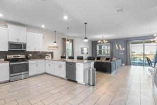 9 Bedrooms 5 Bathrooms Storey Lake 2885 SC - 4