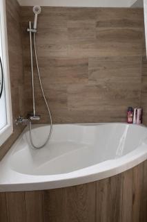 Cozy Studio with a Home Cinema, Bathtub and Free Parking - 4