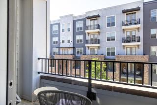 Landing Incredible 1BD Yoga Studio Clubhouse - 7