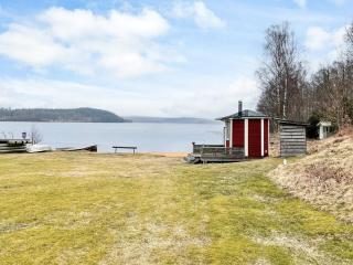 4 person holiday home in HOLSLJUNGA - 3