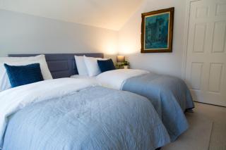 Gypsy by the Lake Bed and Breakfast - 4