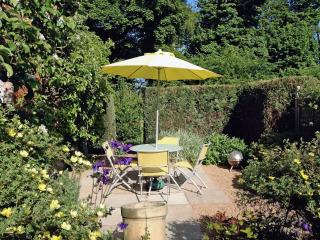 Fairlaw Garden Cottage - 9
