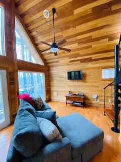 Mountain Chalet - Hot Tub - Centrally Located - RRG - 5