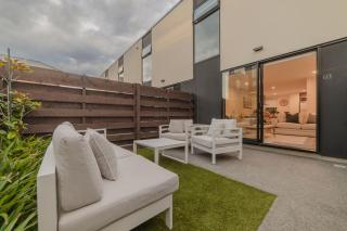 2BR in Salisbury with Garden Retreat - 8