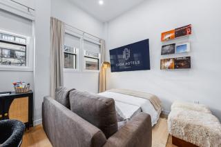 The McCaul by Casa Hotels - Cozy Queen Suite with Laundry in DT - 2