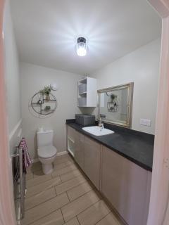 Modern 3BR house in a serene estate in Halesowen - 1