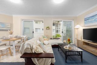 Beachside 2BR Apartment with Pool and Parking - 9