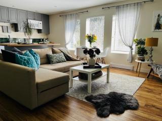 Modern Maple Flat - 6