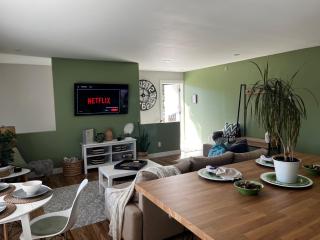 Modern Maple Flat - 7