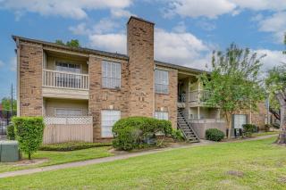 2 Mi to Hospitals! Houston Condo with Pool Access - 7