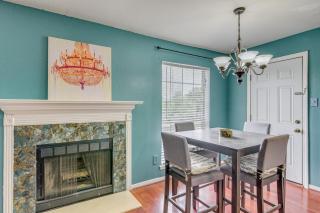 2 Mi to Hospitals! Houston Condo with Pool Access - 4