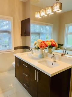 Luxury Home in upscale area with deck and bbq - 4