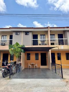 Tahanan by Isla x Modern 2BR House with Parking near Airport - 8