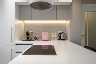 Cozy 1BR w/ Private Parking & Terrace - 7