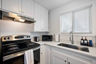 Charming 1-Bedroom in Seattle w/ Modern Finishes - 1