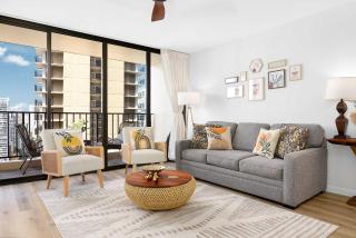 Waikiki Banyan Fabulous Ocean View Condo with Free Parking - 1