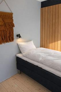 Newly Renovated 70S Summer House Close To Beach - 2