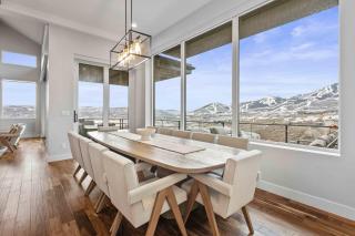Easy East Village Ski Access - Hot Tub - 5BR - 6