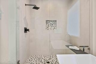 Easy East Village Ski Access - Hot Tub - 5BR - 2