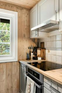 Modernized Cabin Near Ski Slopes With Deck Views - 5