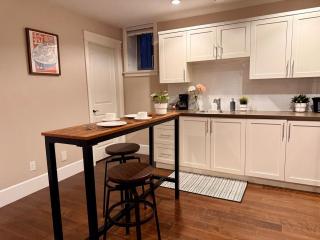 Spacious suite steps from greenway - 1