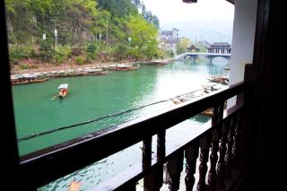 Fenghuang Tujia Ethnic Minority River View Hotel - 8