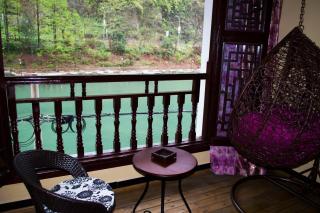 Fenghuang Tujia Ethnic Minority River View Hotel - 7