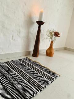 Retreat Kamianets Apartment , центр Старого міста , 100м до Ратуші , вид на сквер та історичний центр - 5