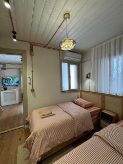 Iconic 5-Bedroom Historic Mansion - 4