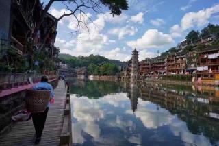Fenghuang Tujia Ethnic Minority River View Hotel - 3