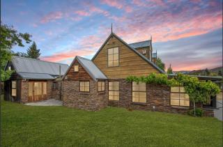 Stone Cottage in Clyde - Sleeps 6 - 0