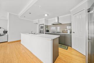 Perth Airport Stay 5BR House with 6 Beds &Parking - 5