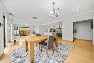 Perth Airport Stay 5BR House with 6 Beds &Parking - 9