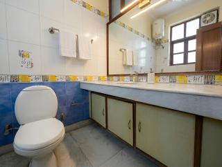 Spacious 5 BHK Apartment in South Delhi - 4